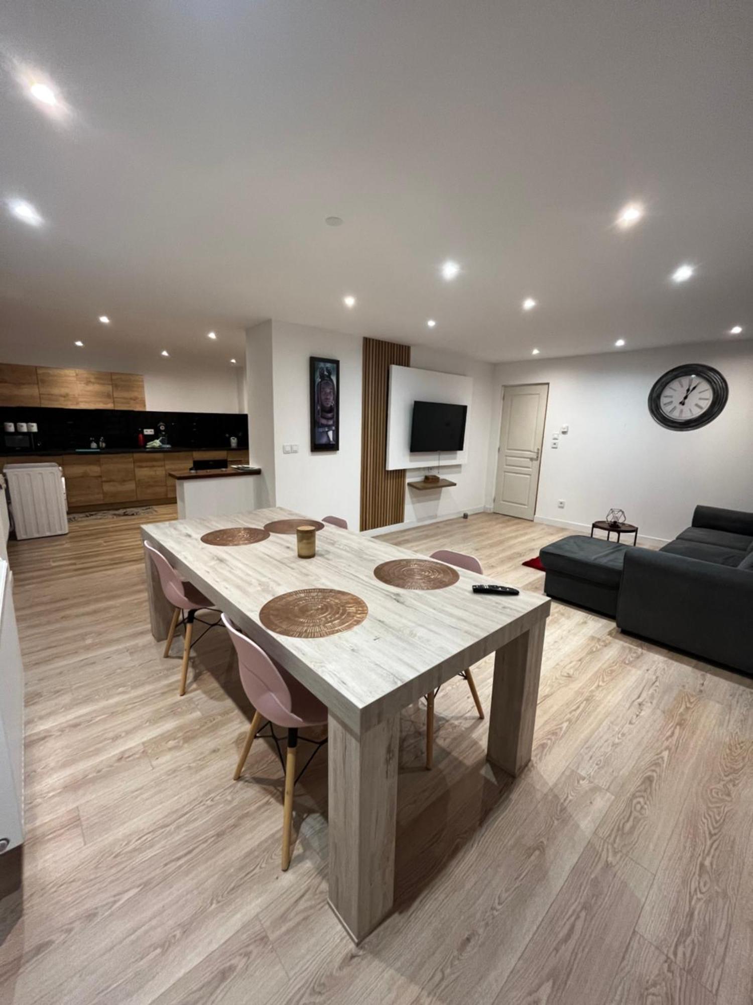 Grande Chambre Dans Loft A Deux Pas De La Plage Dunkirk Esterno foto